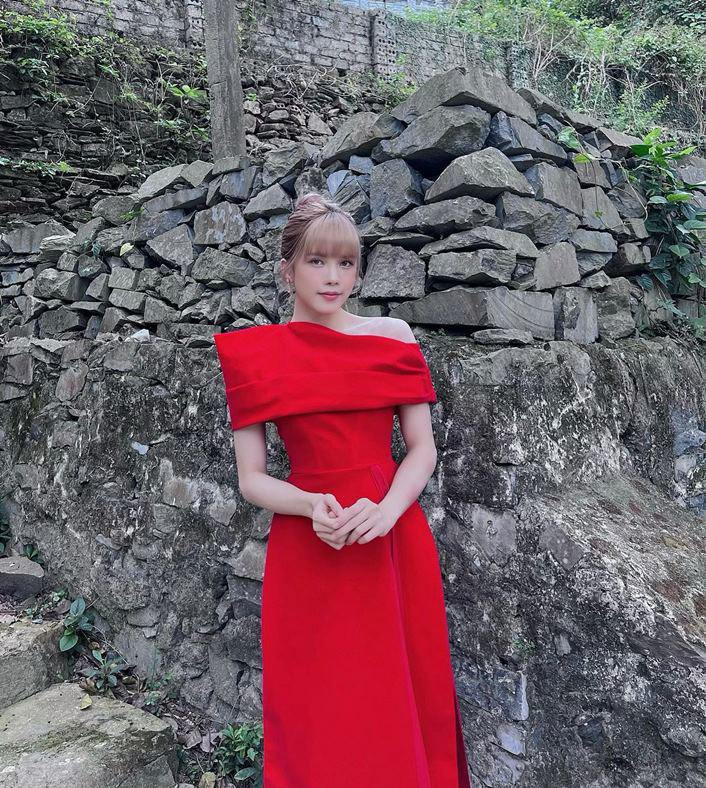 Thiều Bảo Trâm học mẹo che chắn để tránh hớ hênh - Hình 5 Thieu Bao Tram hoc meo che chan de tranh ho henh-Hinh-5