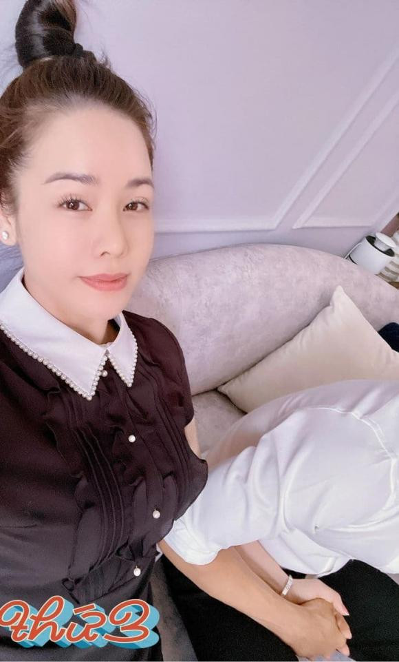 Nhật Kim Anh khiến dân tình rần rần khi khoe ảnh nắm tay đàn ông Nhat Kim Anh khien dan tinh ran ran khi khoe anh nam tay dan ong