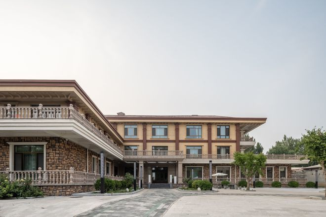 Dai gia di len tu 2 ban tay trang choi lon xay biet phu 3.000m2 tang vo