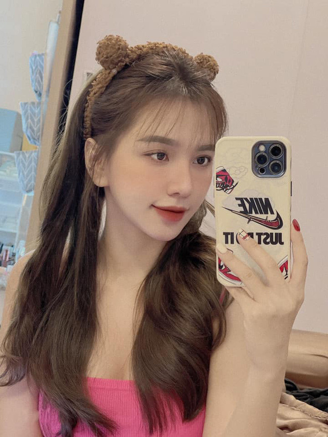 Chan dung co gai khien cau thu Hoang Duc bay tu Bac vao Nam lam lanh-Hinh-15