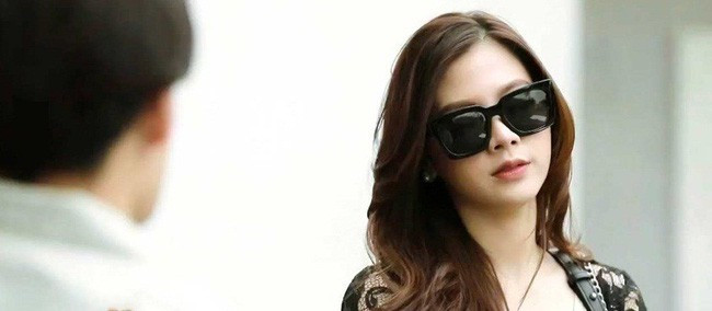 Di dam cuoi, vua nhin mat chu re, co gai lao vao tat lien tiep-Hinh-2