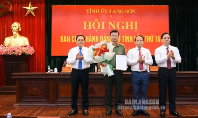 Giam doc Cong an tinh Lang Son nhan them nhiem vu