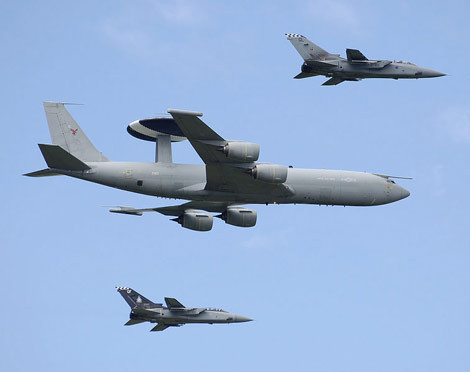 Máy bay cảnh báo sớm và chỉ huy trên không E-3.