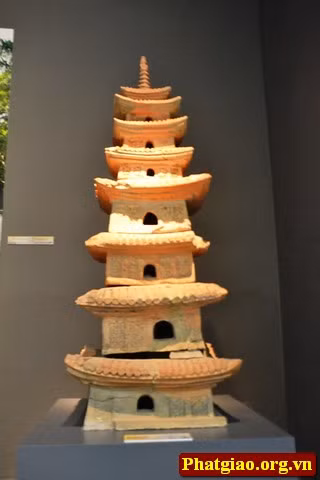 Tháp thờ Phật được làm bằng đất nung, thời Trần, thế kỷ XIII, XIV.