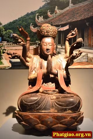 Tượng Bồ tát Quan Âm Chuẩn đề, gỗ sơn son thếp vàng thời Mạc, thế kỷ XVI.