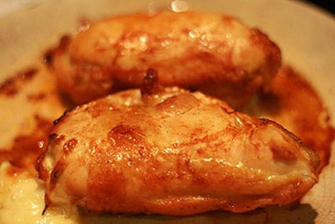 Tận dụng dầu dừa trong món pho mát nướng: Trường hợp không có bơ, sử dụng dầu dừa cho pho mát nướng vẫn dễ dàng có được hương vị thơm ngon đặc biệt.