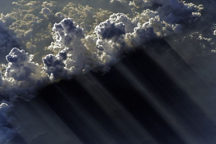 Bóng của những đám mây lúc hoàng hôn.