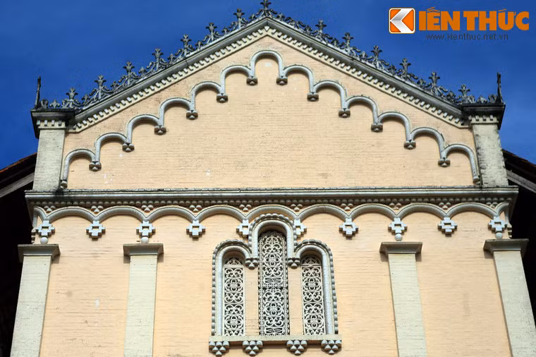 Cánh ngang của nhà thờ.