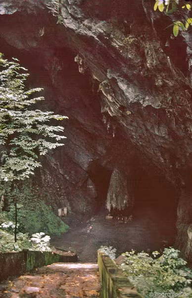 Động Hương Tích - hang động được mệnh danh là "Nam Thiên đệ nhất động".