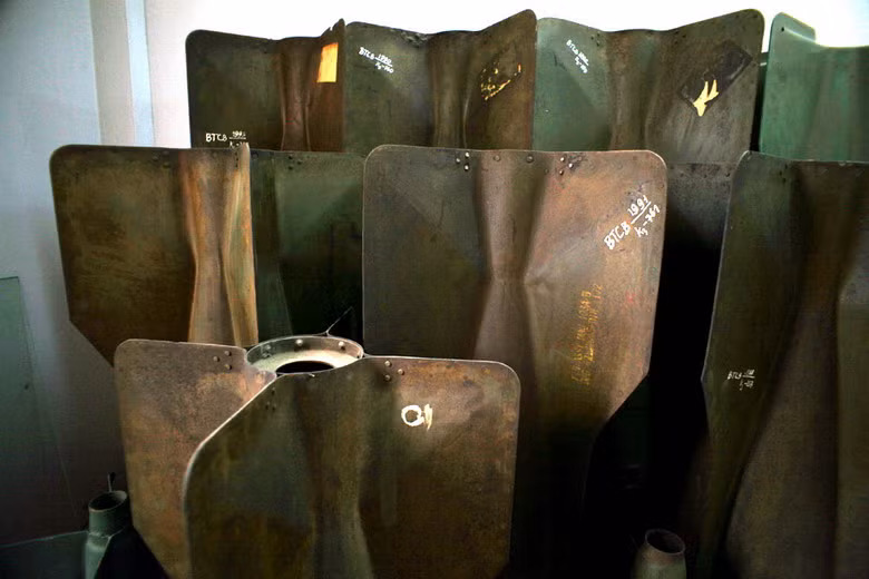  Đuôi bom MK 81,82 – loại bom nổ phá loại nhỏ, có trọng lượng từ 100 – 200kg của Mỹ. 