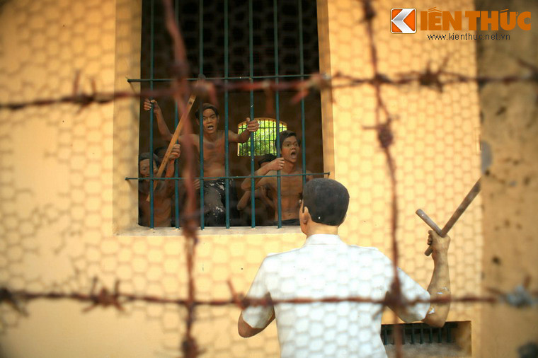 Bất chấp các biện pháp tra tấn cũng như mua chuộc, các tù nhân đã không ngừng đấu tranh để đòi quyền lợi cũng như vạch trần sự phi nghĩa của chế độ đương thời.