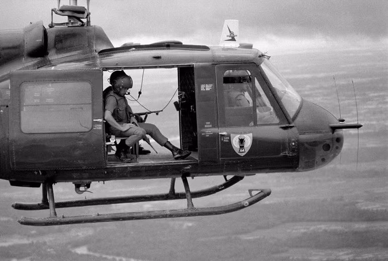  Trực thăng Mĩ tiến về ấp Giao Bình để thực hiện nhiệm vụ. 