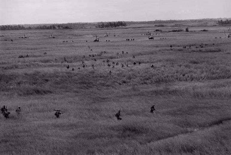  Binh sĩ Sài Gòn di chuyển gần Tân Hưng Đông. 