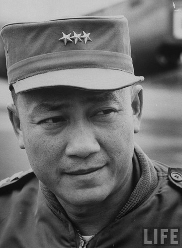 Trần Văn Đôn (1917-) là tướng lĩnh cao cấp của Quân lực Sài Gòn và là Phó Thủ tướng, Bộ trưởng Quốc phòng trong nội các cuối cùng của Tổng thống Nguyễn Văn Thiệu. Vào ngày 29/4/1975, ông là một trong những người di tản trên chuyến trực thăng nổi tiếng của Mỹ xuất phát từ tầng thượng tòa nhà 22 phố Gia Long (nay là phố Lý Tự Trọng) ở Sài Gòn. Sau đó, ông sang Pháp định cư và sinh sống ở đó cho tới nay.
