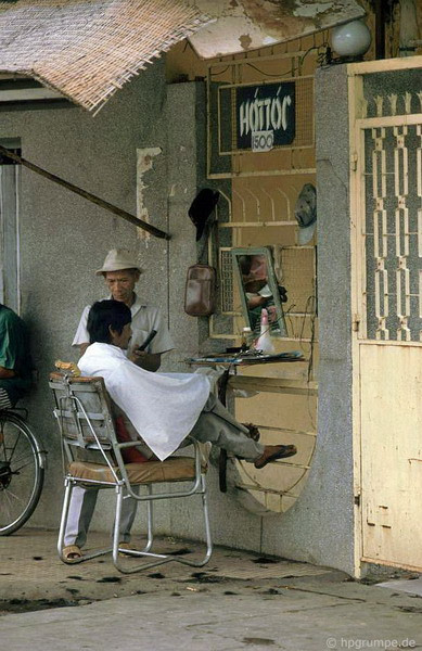 Tiệm hớt tóc 1.500 đồng.