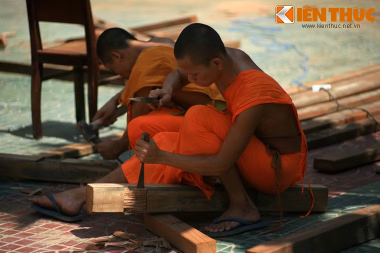 Cũng như nhiều ngôi chùa Khmer khác, chùa Âng không chỉ là nơi tu hành của các nhà sư mà còn là nơi thanh niên Khmer đến tu học.