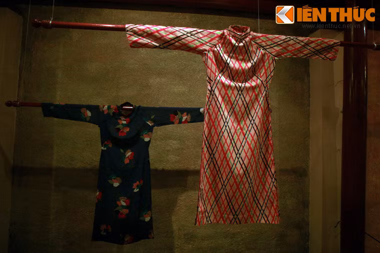 Áo dài Hippy gắn liền với sự nổi loạn của giới trẻ Sài Gòn khoảng năm 1968 - 1975.