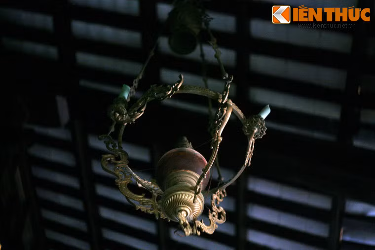 Đèn treo trần nhà kiểu châu Âu.