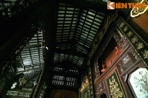 Kể từ cuối những năm 1890, ông Hải cho xây dựng thêm tiền sảnh kiểu Tây cùng các công trình phía sau nhà chính và sắm sửa thêm nhiều đồ vật quý cho ngôi nhà.