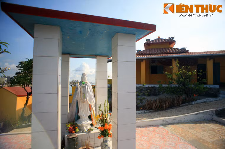 Trải qua nhiều lần trùng tu sửa chữa, miếu Hòn Bà mới có hiện trạng như ngày nay.