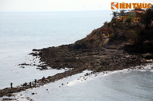 Trong tương lai, một cây cầu sẽ được xây dựng để nối Hòn Bà với đất liền, nhưng "con đường thủy triều" có lẽ vẫn sẽ là cách viếng thăm đảo được nhiều người lựa chọn.