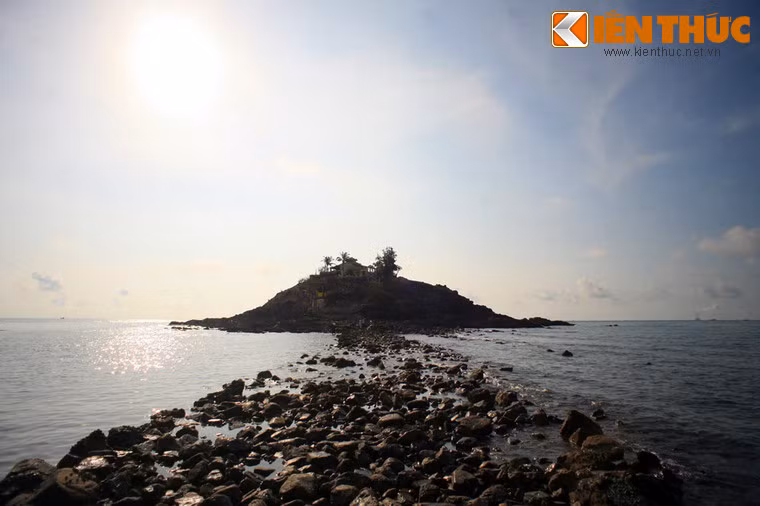 Đây là một con đường nhân tạo được làm để phục vụ nhu cầu của người hành hương.