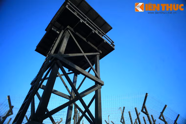 Các nhà quan sát của Tổ chức Chữ thập Đỏ quốc tế đã đến nhà tù Phú Quốc vào những năm 1969, 1972 và lên án sự tàn bạo có hệ thống, kéo dài tại nhà tù. Nhưng lực lượng Mỹ và chính phủ VNCH luôn tuyên bố rằng tổ chức Chữ thập Đỏ đã báo cáo sai lệch về tình trạng ở nhà tù.