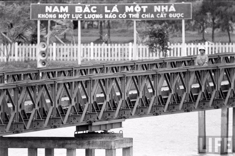 Những biểu ngữ ở miền Bắc tập trung vào việc thể hiện quyết tâm thống nhất đất nước...