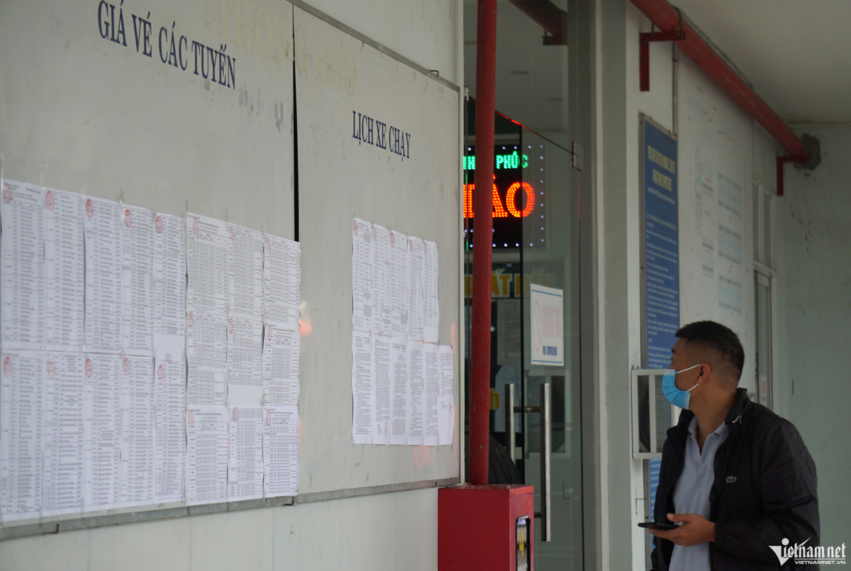 “Do mat” tim mua ve xe ve que an Tet