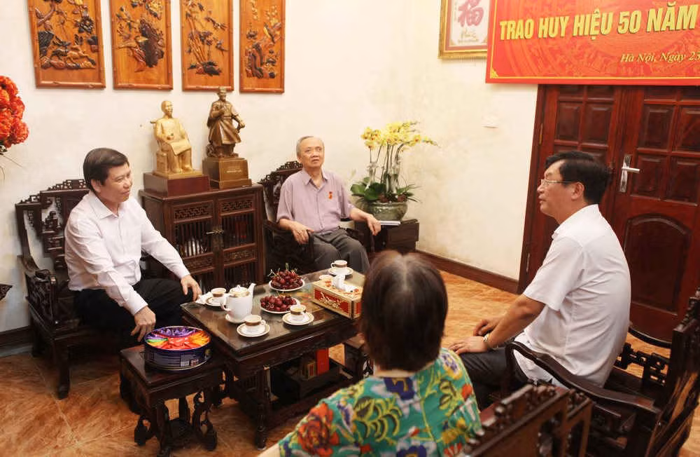 Tháng 8/1980 - tháng 8/1983: Chủ nhiệm Bộ môn nghiệp vụ công tác kiểm sát, sau đó là Thường vụ Đảng uỷ, Phó Hiệu trưởng Trường Cao đẳng Kiểm sát Hà Nội. Tháng 8/1983 - tháng 10/1986: Phó Viện trưởng Viện Kiểm sát nhân dân thành phố Hà Nội; là Phó Bí thư Đảng uỷ cơ quan từ tháng 3/1985. Tháng 10/1986 - tháng 3/1989: Thành uỷ viên, Viện trưởng Viện Kiểm sát nhân dân thành phố Hà Nội.