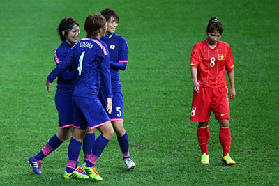 Tuyển nữ Nhật Bản liên tục ghi bàn từ những tình huống bóng bổng và sút xa.