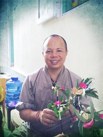 Bình luận về những hình ảnh "sành điệu" của thầy Thích Thanh Cường, có rất nhiều ý kiến trái chiều được đưa ra. Số đông tò mò về việc tại sao một vị sư thầy, trụ trì đáng lẽ ra phải điềm đạm, khiêm tốn lại sử dụng những loại điện thoại đắt tiền, đời mới và còn "hí hửng" thực hiện màn "đập hộp".