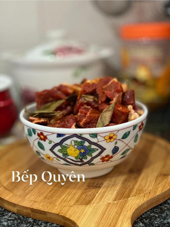 Phở bò sốt vang ngon miệng, ngon mắt chỉ với 5 bước cực đơn giản - Hình 3 Pho bo sot vang ngon mieng, ngon mat chi voi 5 buoc cuc don gian-Hinh-3