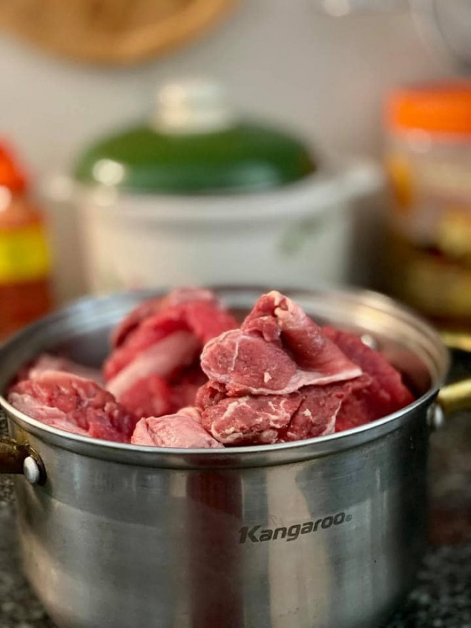 Phở bò sốt vang ngon miệng, ngon mắt chỉ với 5 bước cực đơn giản - Hình 2 Pho bo sot vang ngon mieng, ngon mat chi voi 5 buoc cuc don gian-Hinh-2