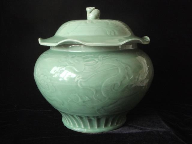 Đào huyệt thấy bình lá sen, đội khảo cổ tá hỏa phát hiện sự thật sốc - Hình 3 Dao huyet thay binh la sen, doi khao co ta hoa phat hien su that soc-Hinh-3