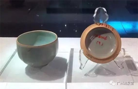 Đào huyệt thấy bình lá sen, đội khảo cổ tá hỏa phát hiện sự thật sốc - Hình 4 Dao huyet thay binh la sen, doi khao co ta hoa phat hien su that soc-Hinh-4