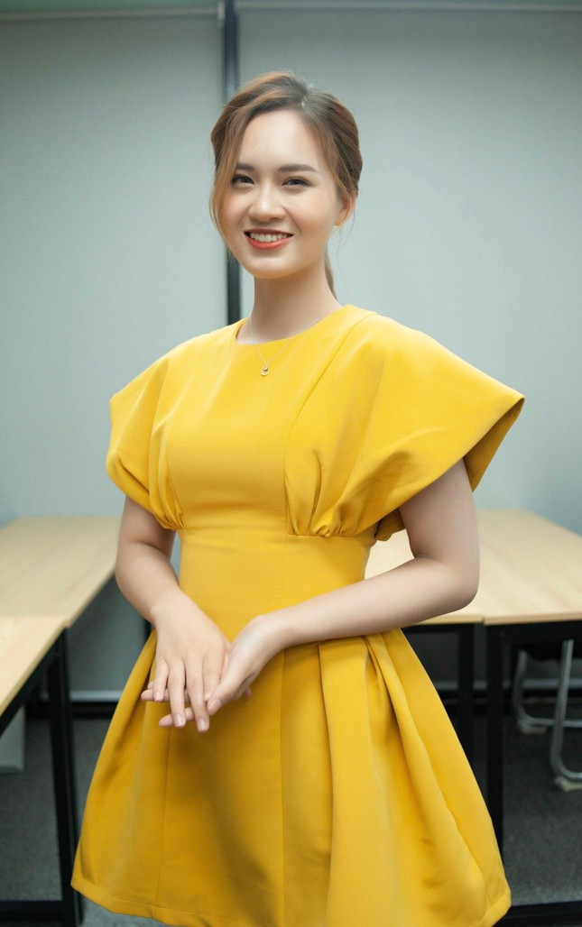 Ve dep yeu kieu cua nu sinh truong Dai hoc Kinh te tai nang-Hinh-3