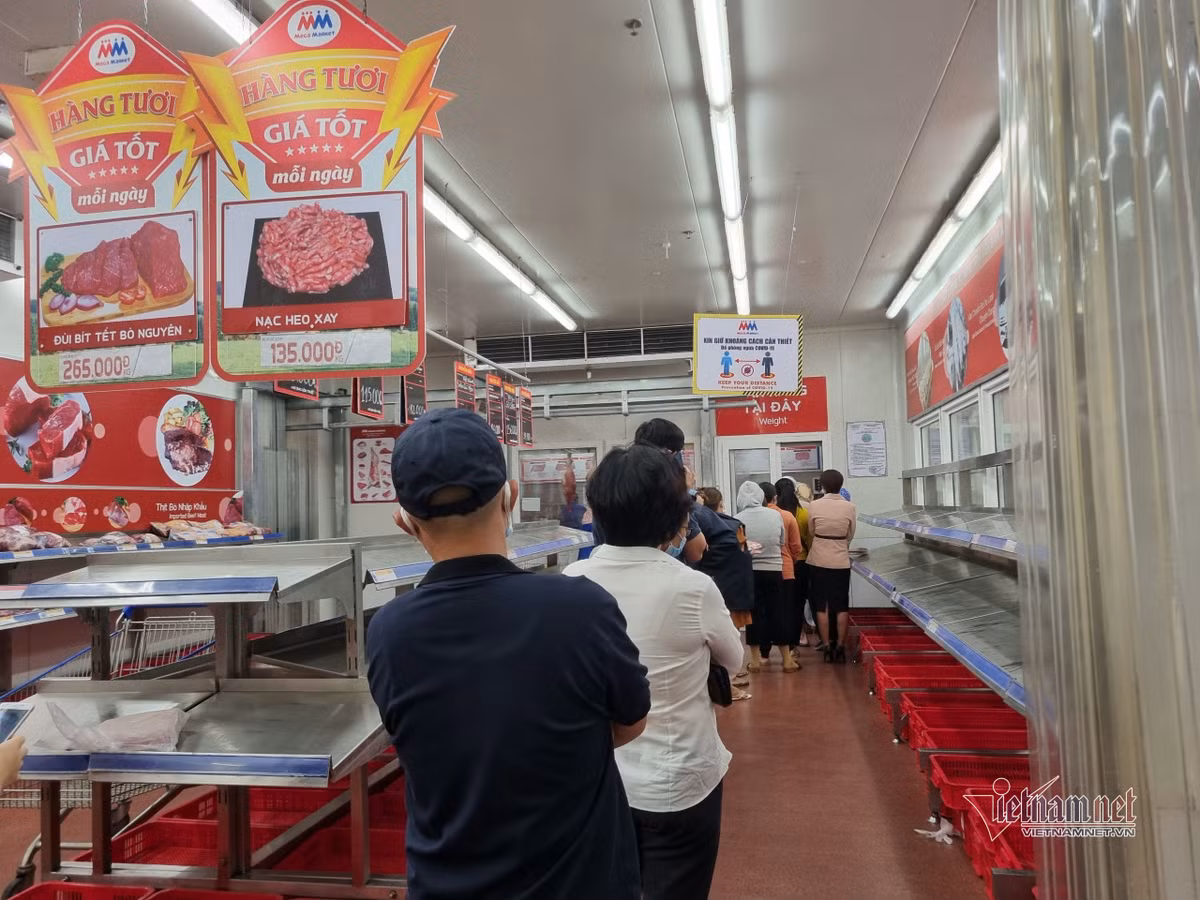 Nghe tin khong ra khoi nha 7 ngay, dan Da Nang keo nhau di mua thuc pham-Hinh-12