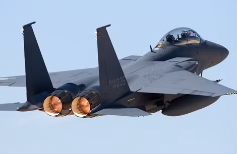 F-15K mang tới 11,4 tấn vũ khí lớn hơn nhiều so với Su-27, J-11 hay cả Su-30MKK Trung Quốc.