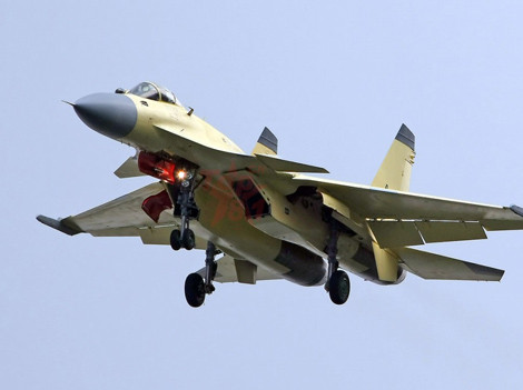 Tiêm kích hạm J-15.