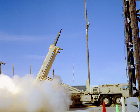 Đạn tên lửa THAAD có tầm phóng 200km, đánh chặn tên lửa ở độ cao tối đa 25km.