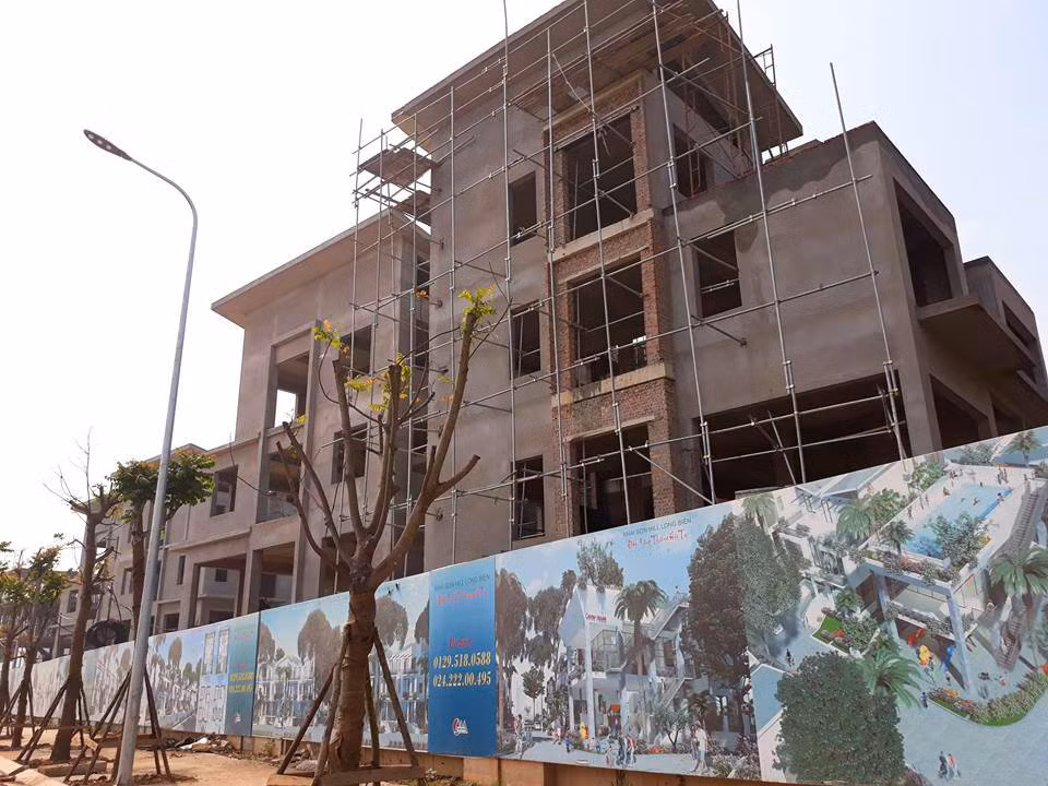 26 biet thu Khai Son Hill Long Bien xay khong phep: CDT “cam den chay truoc o to”?-Hinh-2