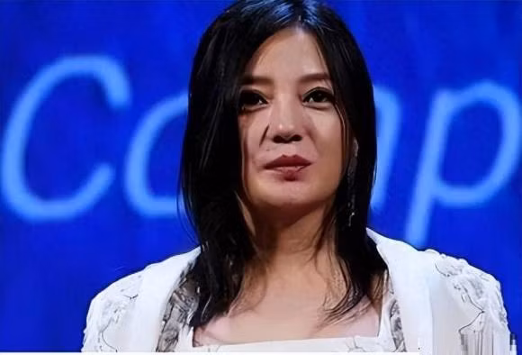 Fan soc khi Trieu Vy xuat hien gia nua sau hon 2 nam bi phong sat-Hinh-6