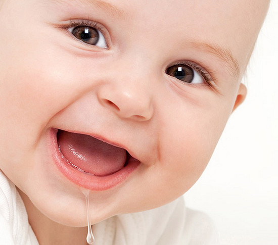 Theo quan niệm dân gian, những đứa trẻ có đuôi mắt dài thường có tiềm năng đặc biệt về ngôn ngữ. Khi lớn lên sẽ rất giỏi giao tiếp, khéo léo trong ứng nhân xử thế, trở thành người có sức ảnh hưởng.