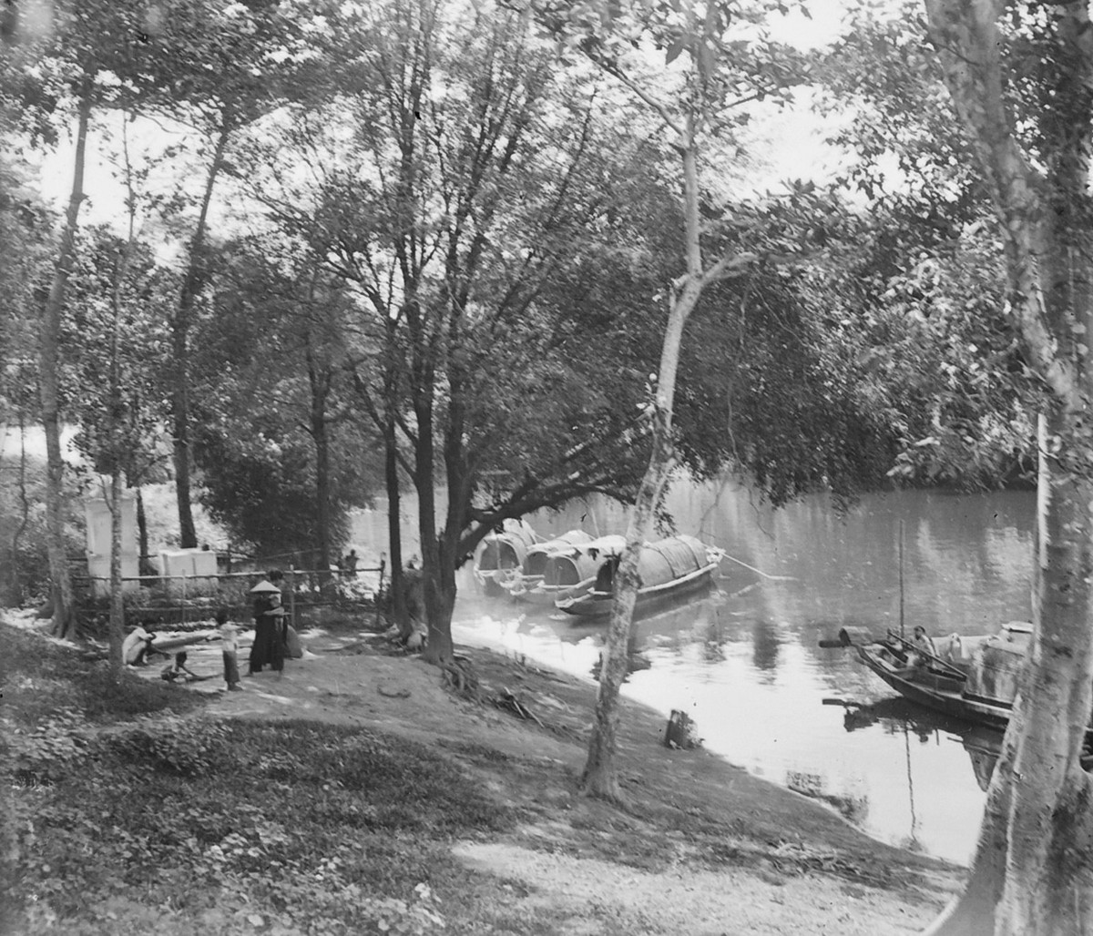 Một số hình ảnh khác về sông An Cựu thập niên 1920.