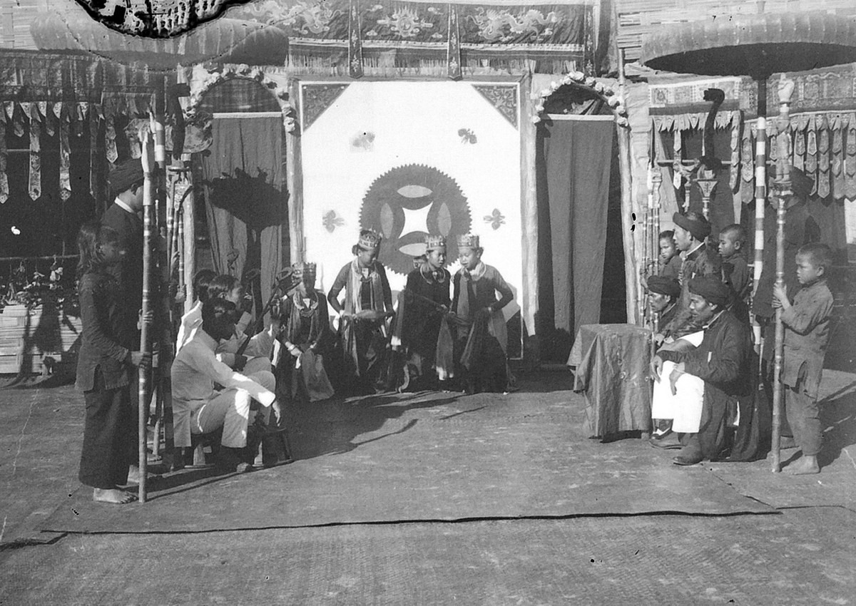 Sân khấu của người dân tộc Thái trong lễ hội Xên Mường.