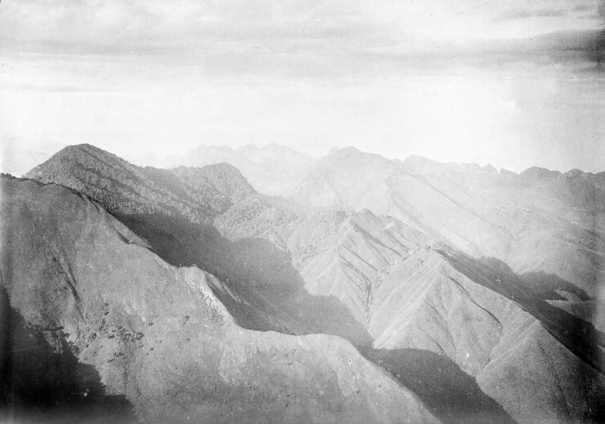 Cánh núi non trùng điệp ở phía Bắc Lai Châu thập niên 1920.