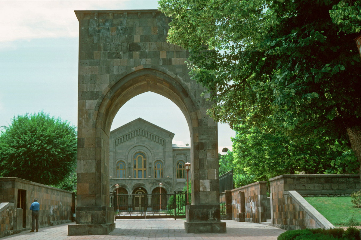 Khu nhà của Thượng phụ - giám mục bậc cao nhất - tại nhà thờ Etchmiadzin.