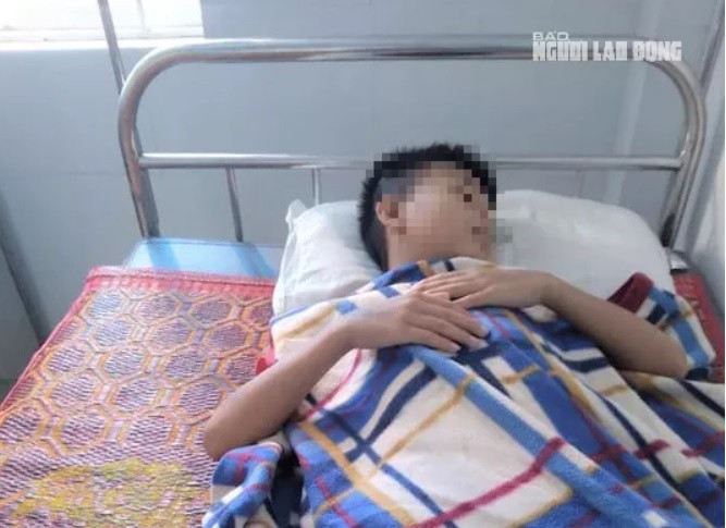 Xon xao clip hoc sinh lop 6 bi ban danh toi tap, phai nhap vien