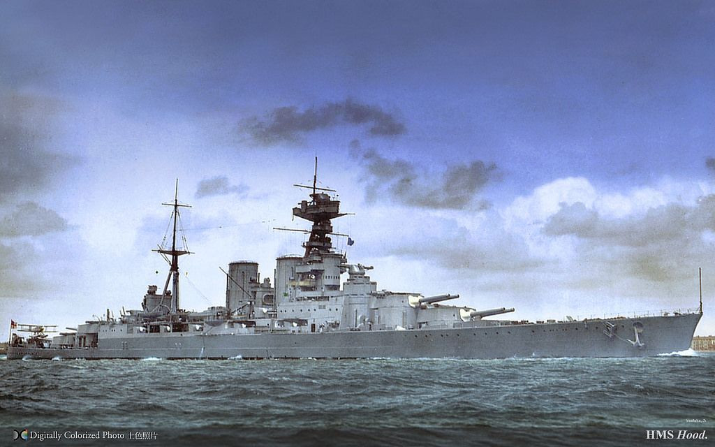 Ở phía đối địch, HMS Hood được hạ thủy lần đầu tiên vào năm 1918, là tàu tuần dương chiến đấu lớn nhất (41.200 tấn), được coi là biểu tượng đầu kiêu hãnh cho sức mạnh hải quân của nước Anh.